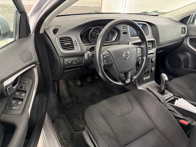 Volvo v40 2.0 d2 momentum; ns-568-n - afbeelding 7 van  9