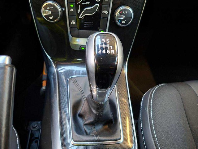 Volvo v40 2.0 d3 nordic; pg-905-l - afbeelding 10 van  20