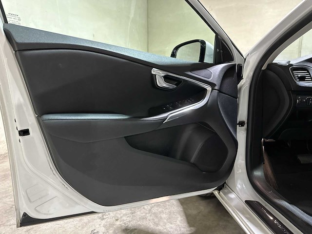 Volvo v40 2.0 d3 summum 148pk 2012, l-445-xl - afbeelding 25 van  54