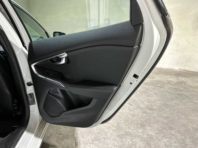 Volvo v40 2.0 d3 summum 148pk 2012, l-445-xl - afbeelding 30 van  54