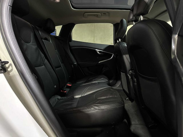 Volvo v40 2.0 d3 summum 148pk 2012, l-445-xl - afbeelding 31 van  54