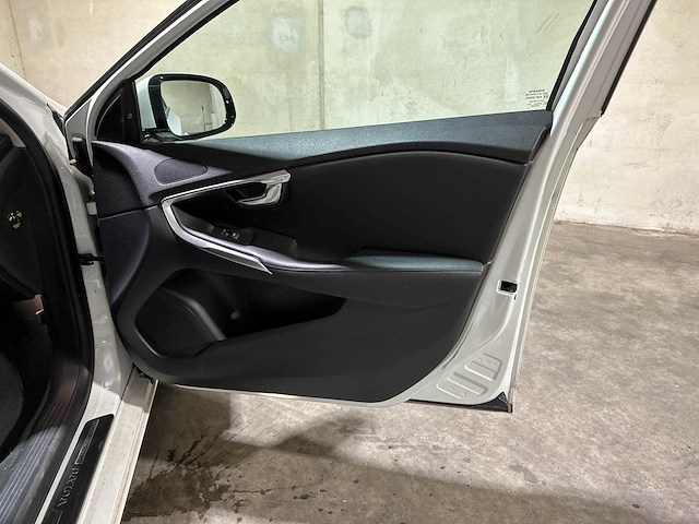 Volvo v40 2.0 d3 summum 148pk 2012, l-445-xl - afbeelding 32 van  54