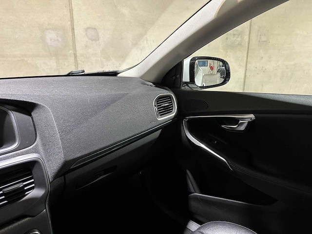 Volvo v40 2.0 d3 summum 148pk 2012, l-445-xl - afbeelding 13 van  20