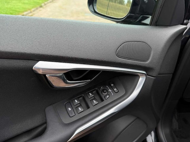 Volvo v40 2.0 d3 summum , kf-863-r - afbeelding 12 van  25