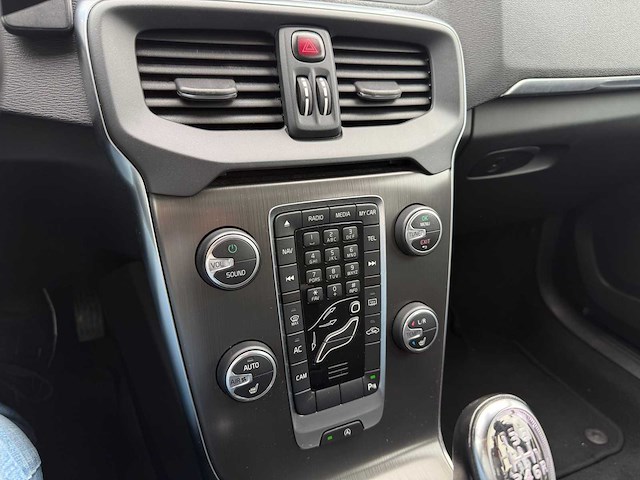 Volvo v40 2.0 d3 summum , kf-863-r - afbeelding 8 van  25