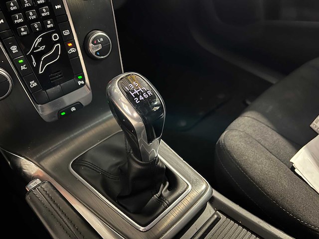 Volvo v40 2.0 d4 momentum bns, 6-xbt-28 - afbeelding 2 van  22