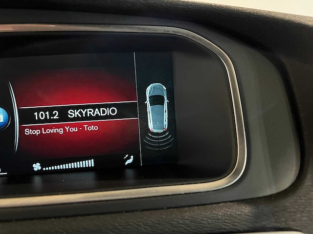 Volvo v40 2.0 d4 momentum bns, 6-xbt-28 - afbeelding 19 van  22