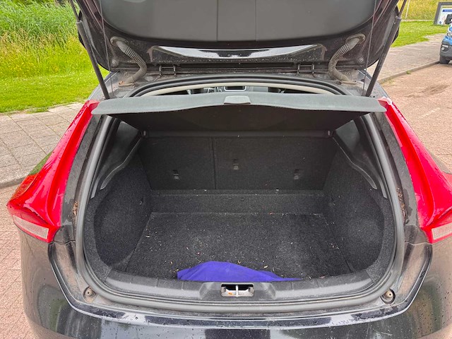 Volvo v40 2.0 d4 summum business, 8-zbx-41 - afbeelding 12 van  17