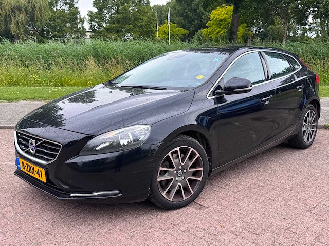 Volvo v40 2.0 d4 summum business, 8-zbx-41 - afbeelding 1 van  17