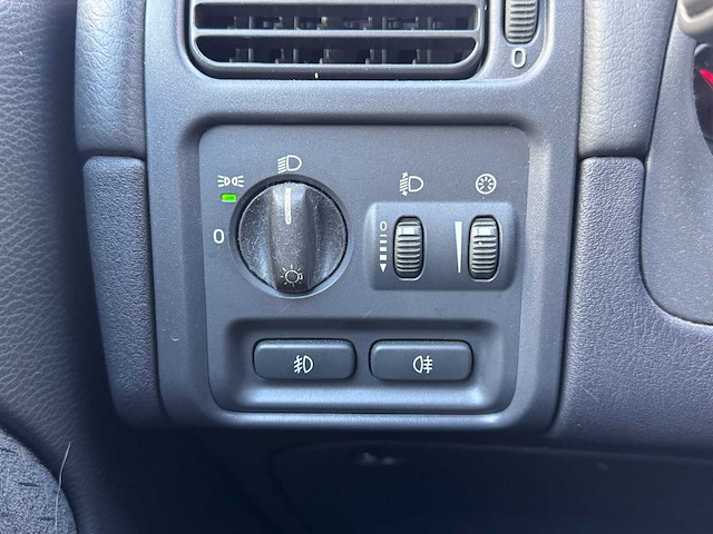 Volvo v40 2.0 europa, 89-pn-fg - afbeelding 2 van  10