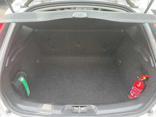Volvo v40 2.0 t3 summum* n-132-xj - afbeelding 9 van  17