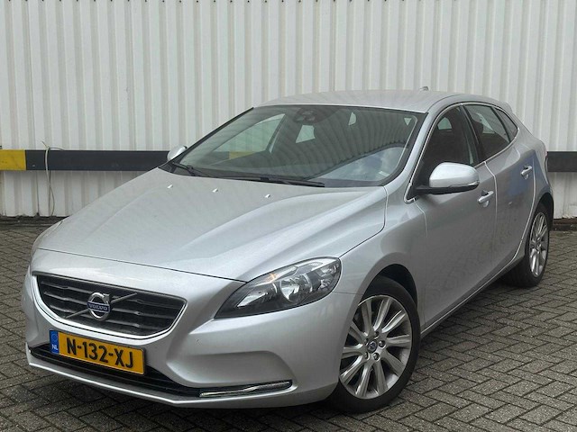 Volvo v40 2.0 t3 summum* n-132-xj - afbeelding 1 van  17