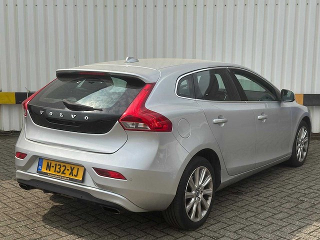 Volvo v40 2.0 t3 summum* n-132-xj - afbeelding 10 van  17