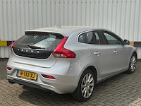 Volvo v40 2.0 t3 summum* n-132-xj - afbeelding 10 van  17