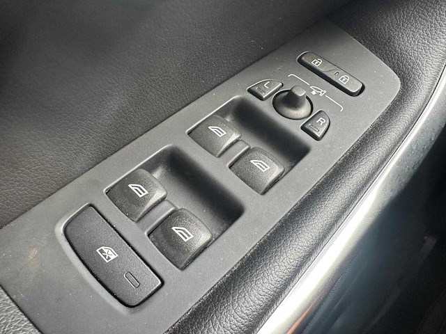 Volvo v40 2.0 t3 summum* n-132-xj - afbeelding 16 van  17