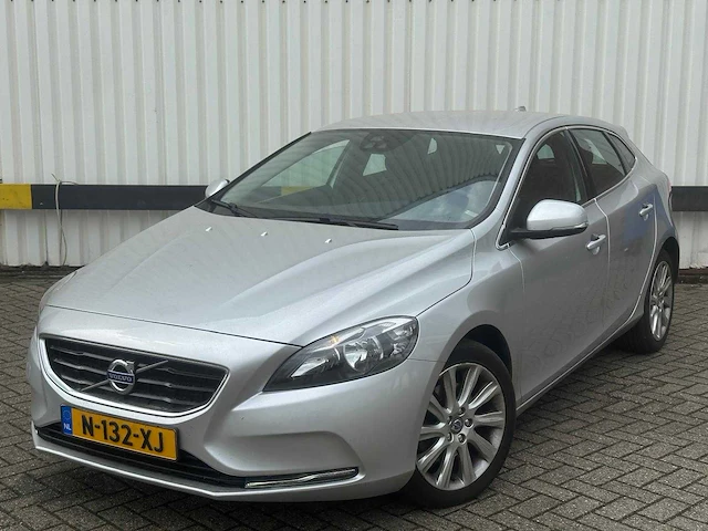 Volvo v40 2.0 t3 summum* n-132-xj - afbeelding 1 van  7