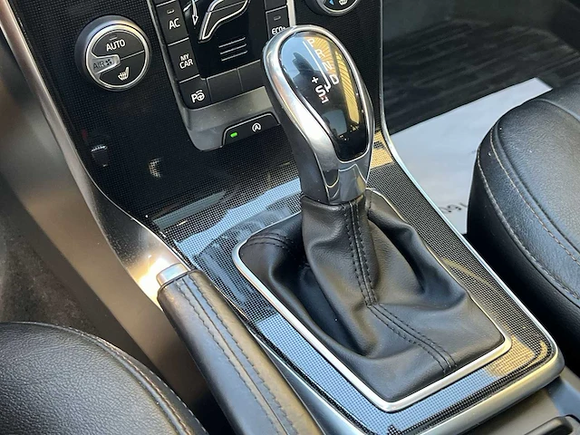 Volvo v40 cross country 1.5 t3 polar+ luxury 2019 | zs-203-n - afbeelding 16 van  32