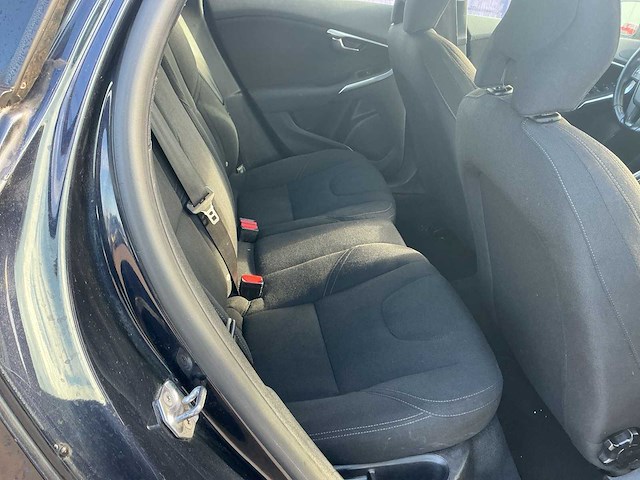 Volvo v40 personenauto - afbeelding 4 van  6