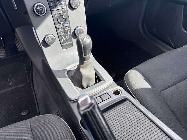 Volvo v50 1.6 d2 s/s momentum, 9-xpx-74 - afbeelding 4 van  19