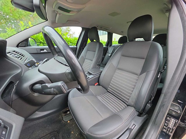 Volvo v50 1.6 kinetic | 26-kxp-9 i - afbeelding 2 van  30