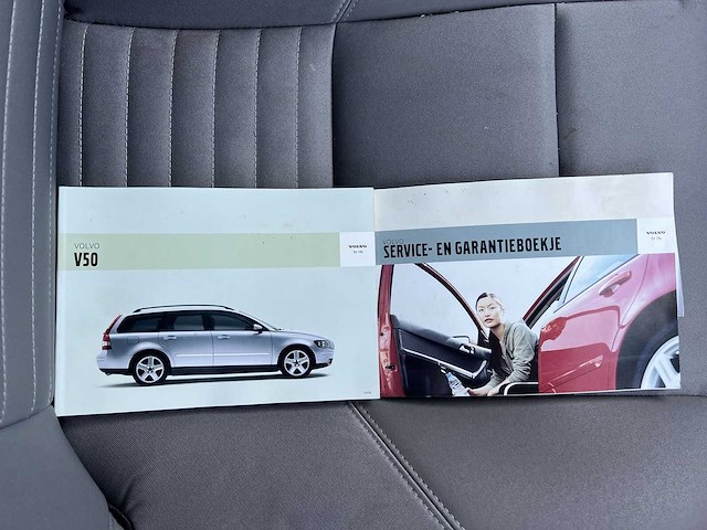 Volvo v50 2.4 momentum | 30-px-bt - afbeelding 14 van  24