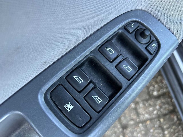 Volvo v50 2.4 momentum | 30-px-bt - afbeelding 21 van  24