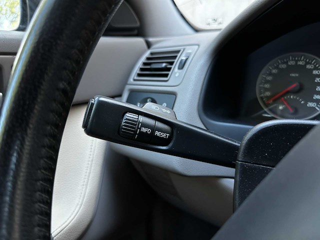 Volvo v50 2.4 summum 140pk 2005 (origineel-nl), 48-rk-gr - afbeelding 17 van  49