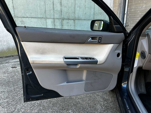 Volvo v50 2.4 summum 140pk 2005 (origineel-nl), 48-rk-gr - afbeelding 24 van  49