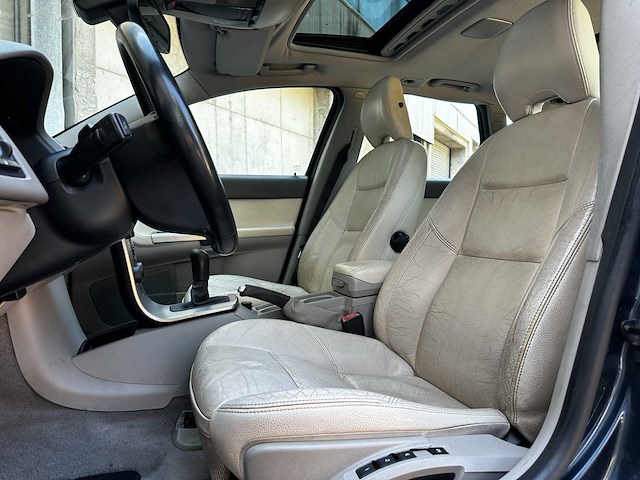 Volvo v50 2.4 summum 140pk 2005 (origineel-nl), 48-rk-gr - afbeelding 25 van  49
