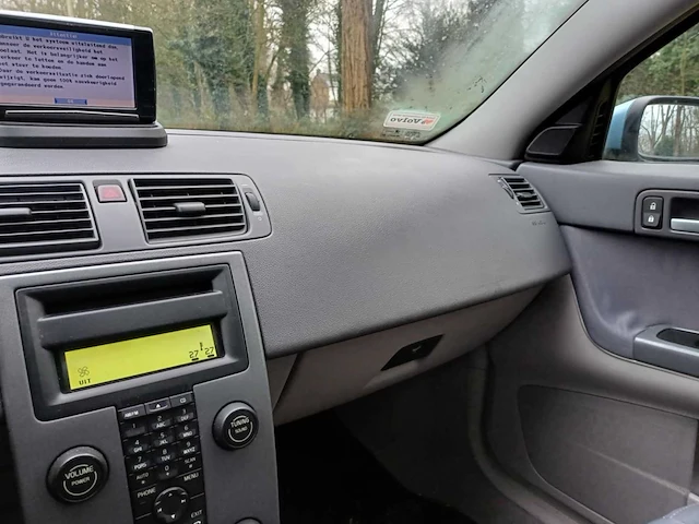 Volvo v50 2.4 summum, 47-rf-pt - afbeelding 9 van  19
