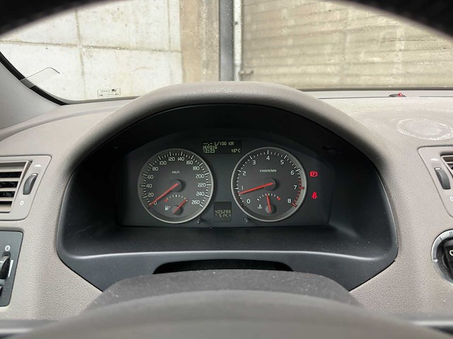 Volvo v50 2.4i elite 170pk 2004 (origineel-nl), 34-pd-rj - afbeelding 25 van  60