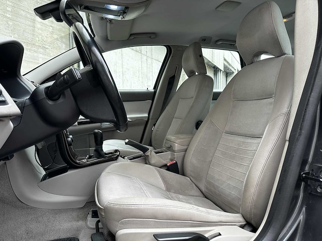 Volvo v50 2.4i elite 170pk 2004 (origineel-nl), 34-pd-rj - afbeelding 30 van  60