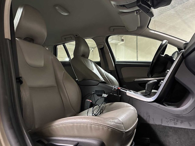 Volvo v60 1.6 d2 kinetic 114pk 2012 (origineel-nl) automaat, 24-xzl-6 - afbeelding 31 van  46