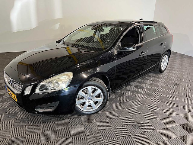 Volvo v60 1.6 t3 kinetic, 26-sfj-6 - afbeelding 1 van  25
