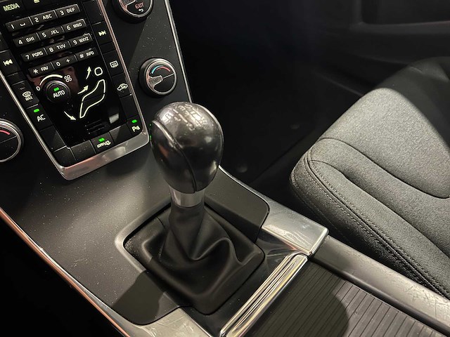 Volvo v60 1.6 t3 kinetic, 26-sfj-6 - afbeelding 23 van  25