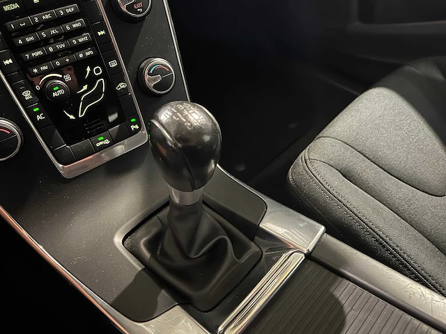 Volvo v60 1.6 t3 kinetic, 26-sfj-6 - afbeelding 24 van  25