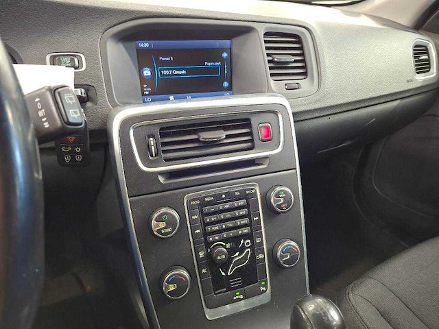 Volvo v60 1.6 t3 kinetic ; 35-sbs-9 - afbeelding 10 van  17