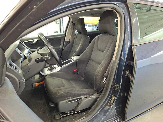 Volvo v60 1.6 t3 kinetic ; 35-sbs-9 - afbeelding 3 van  17