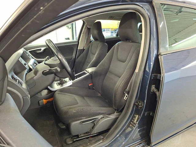 Volvo v60 1.6 t3 kinetic* 35-sbs-9 - afbeelding 14 van  17