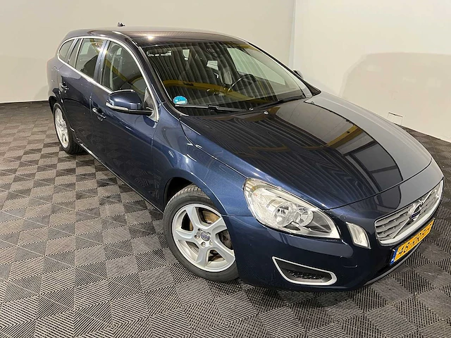 Volvo v60 1.6 t3 momentum, 48-rrb-9 - afbeelding 3 van  19