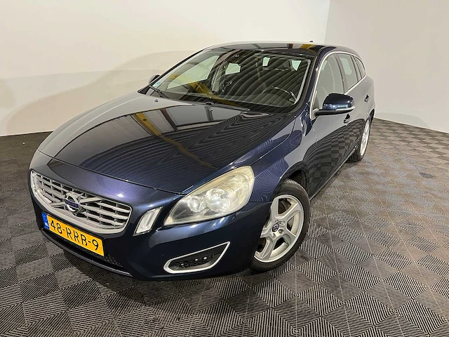 Volvo v60 1.6 t3 momentum, 48-rrb-9 - afbeelding 1 van  19