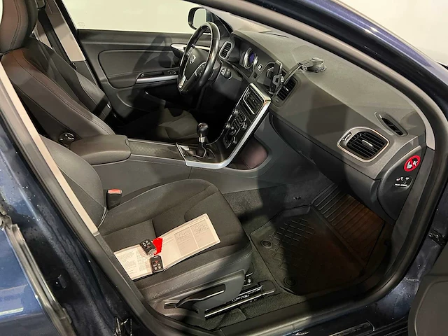 Volvo v60 1.6 t3 momentum, 48-rrb-9 - afbeelding 15 van  19