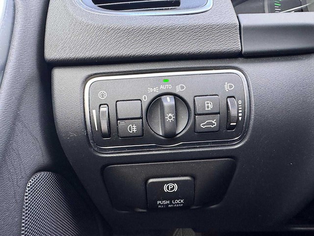 Volvo v60 1.6 t3 momentum , ; 6-tph-39 - afbeelding 1 van  9