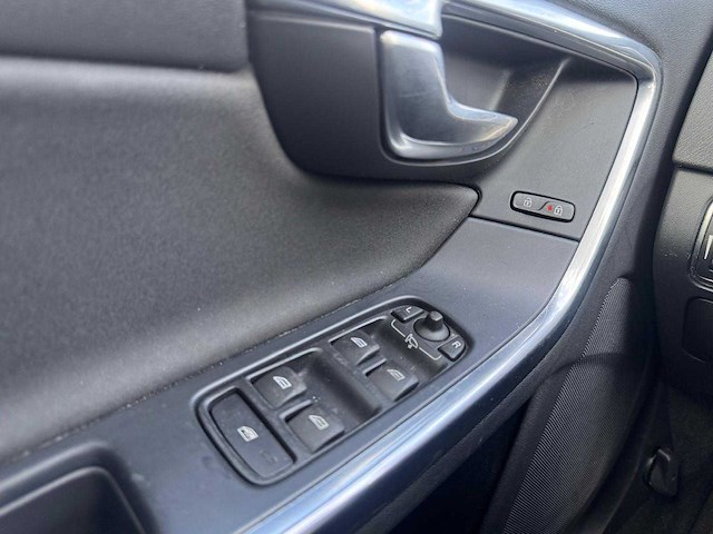 Volvo v60 1.6 t3 momentum,* 6-tph-39 - afbeelding 6 van  15