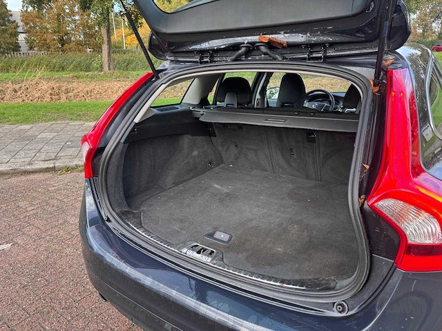 Volvo v60 1.6 t3 momentum,* 6-tph-39 - afbeelding 8 van  15