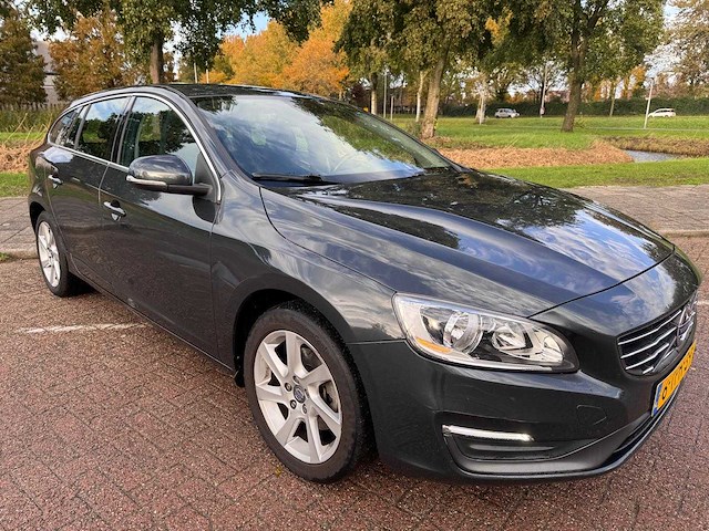 Volvo v60 1.6 t3 momentum,* 6-tph-39 - afbeelding 10 van  15