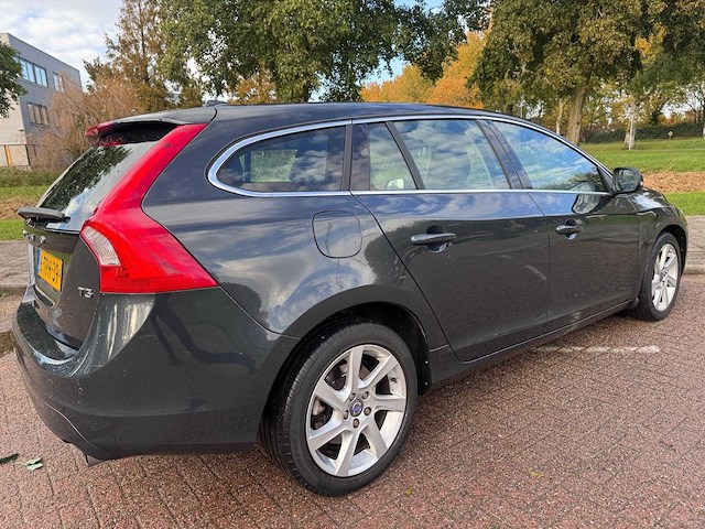 Volvo v60 1.6 t3 momentum,* 6-tph-39 - afbeelding 3 van  15