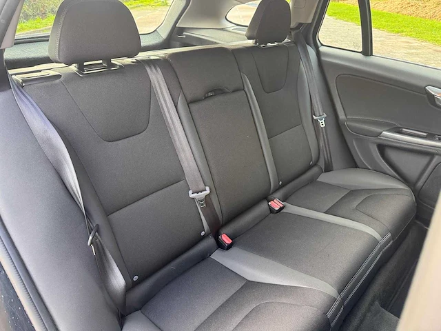 Volvo v60 1.6 t3 momentum,* 6-tph-39 - afbeelding 12 van  15
