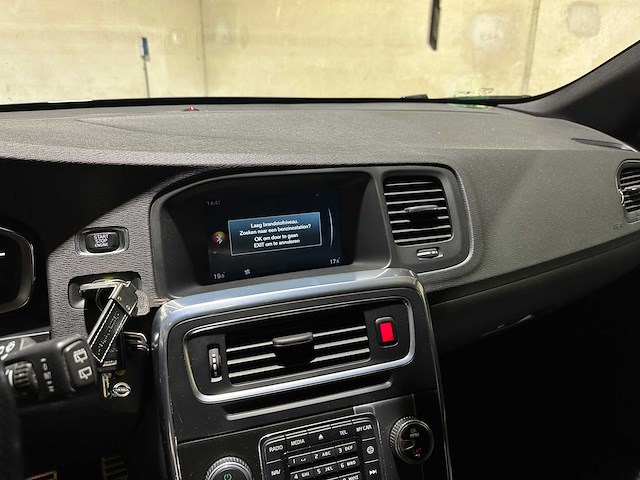 Volvo v60 1.6 t3 r-design 150pk 2015, 5-ztk-58 - afbeelding 27 van  39