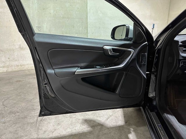 Volvo v60 1.6 t3 r-design 150pk 2015, 5-ztk-58 - afbeelding 29 van  39